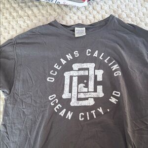 Gildan Charcoal Graphic Tee- Oceans Calling MD